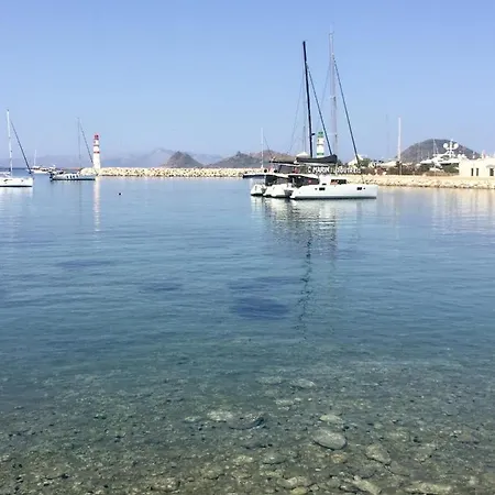 Bodrum-turgutreis Merkezde Plaja 50 Metre Uzaklıkta 1 Ve 2 Numaralı Daireler Daire Bodrum