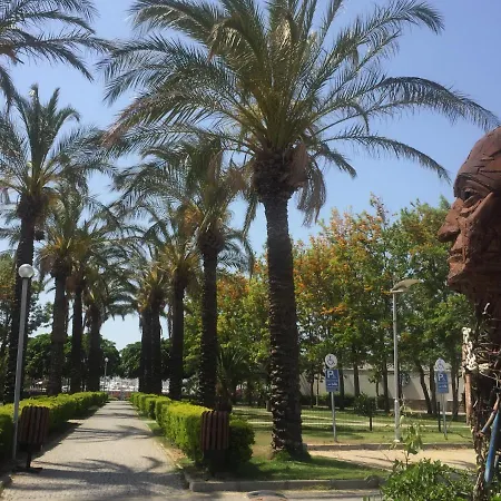 Daire Bodrum-turgutreis Merkezde Plaja 50 Metre Uzaklıkta 1 Ve 2 Numaralı Daireler *