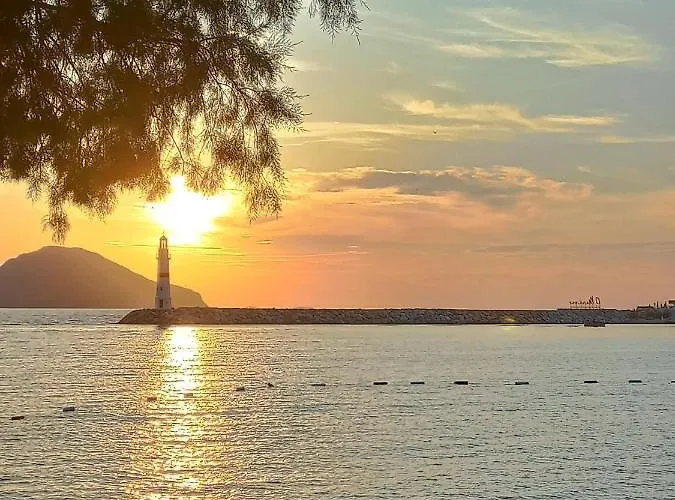 Bodrum-turgutreis Merkezde Plaja 50 Metre Uzaklikta 1 Ve 2 Numarali Daireler アパート *