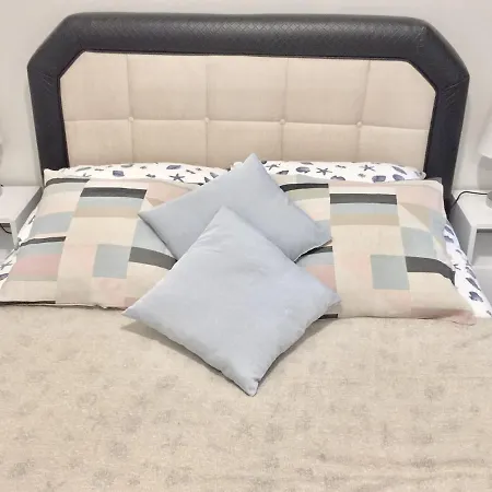 Apartman Bodrum-turgutreis Merkezde Plaja 50 Metre Uzaklikta 1 Ve 2 Numarali Daireler Bodrum