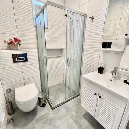 Bodrum-turgutreis Merkezde Plaja 50 Metre Uzaklikta 1 Ve 2 Numarali Daireler * ボドルム