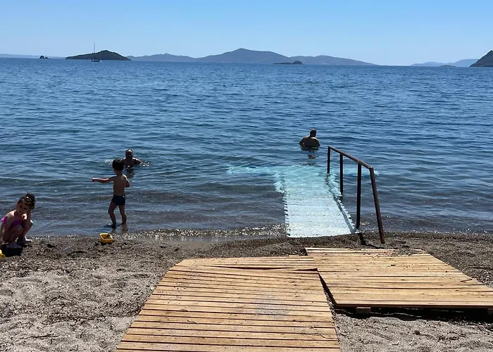 Bodrum-turgutreis Merkezde Plaja 50 Metre Uzaklıkta 1 Ve 2 Numaralı Daireler