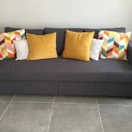 Bodrum-turgutreis Merkezde Plaja 50 Metre Uzaklikta 1 Ve 2 Numarali Daireler Apartman *