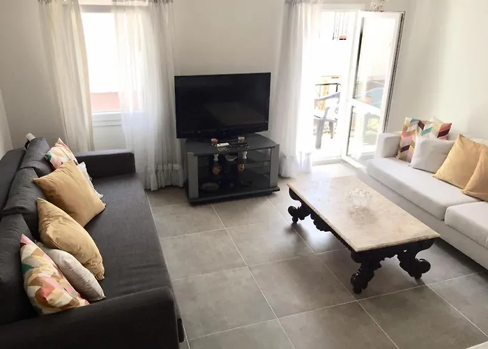 Bodrum-turgutreis Merkezde Plaja 50 Metre Uzaklikta 1 Ve 2 Numarali Daireler