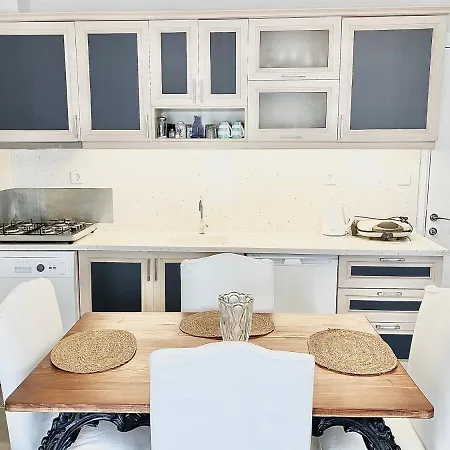 Apartament Bodrum-turgutreis Merkezde Plaja 50 Metre Uzaklikta 1 Ve 2 Numarali Daireler