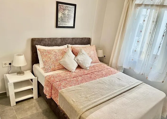 Bodrum-turgutreis Merkezde Plaja 50 Metre Uzaklikta 1 Ve 2 Numarali Daireler * بودروم
